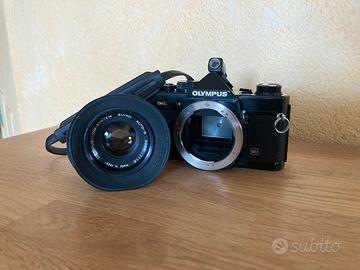 Olympus om-2n con obiettivo Zuiko 50mm 1:1,8