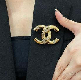spilla Chanel