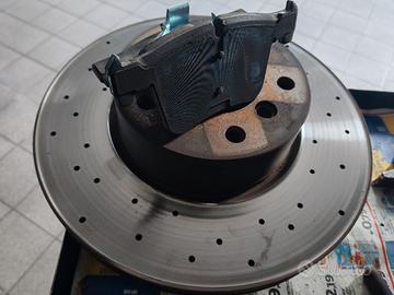 dischi e pastiglie BMW 320 Brembo forati 
