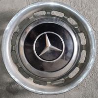 Mercedes d'epoca copricerchio e borchia