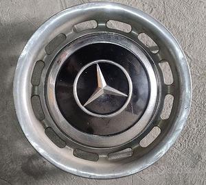 Mercedes d'epoca copricerchio e borchia
