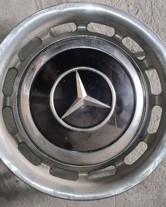 Mercedes d'epoca copricerchio e borchia