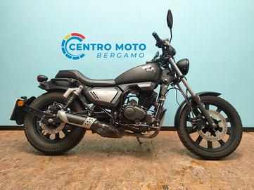 Keeway K-Light 125: personalità e maneggevolezza