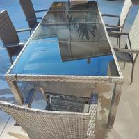 tavolo con sei sedie.! 