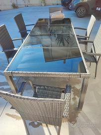 tavolo con sei sedie.! 