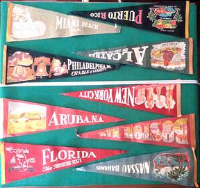 Collezione bandierine souvenirs anni '50 '60