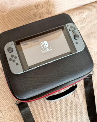 Nintendo Switch + Joystick Pro + Tutti accessori