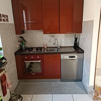 cucina completa di elettrodomestici