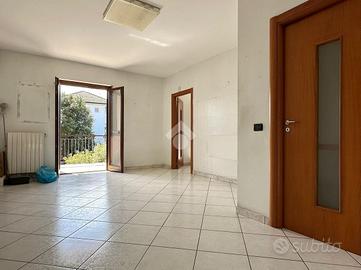 4 LOCALI A GIUGLIANO IN CAMPANIA