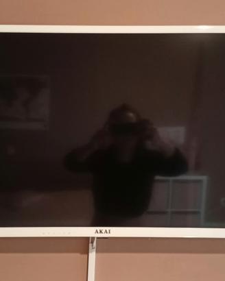 TV Akai 32 pollici bianco da recuperare O ricambi