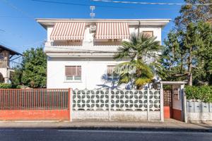 MARNATE - VILLA TRIFAMILIARE CON BOX SINGOLO