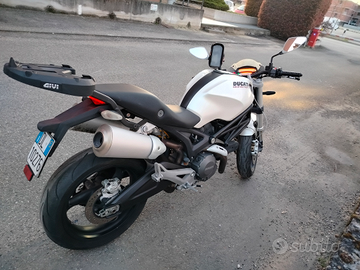 Ducati Monster 696