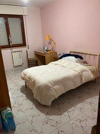 Latina: camera grande in appartamento arredato