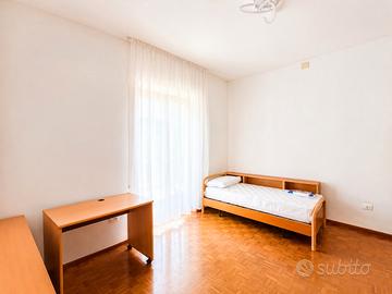 Stanza singola con balcone privato