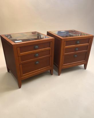 Comodino tre cassetti con piano in cristallo