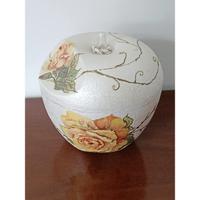 Mela grande in plastica a decoupage