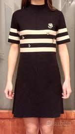 Abito in maglia con applicazioni