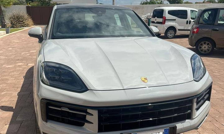 Porsche Cayenne coupe’ S e-hybrid