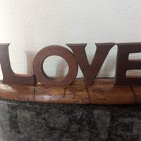 Targa in legno Scritta love da appoggio noce scuro