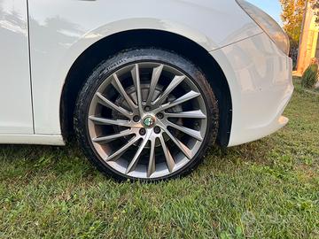 Cerchi  alfa romeo Giulietta / Giulia 18”