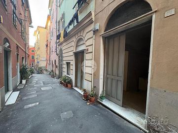 NEGOZIO A GENOVA