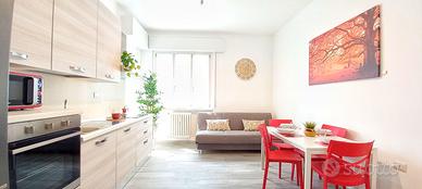 Stanza con BAGNO PRIVATO e BALCONE