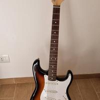 Chitarra Stratocaster Squier, amplificatore Ibanez