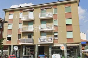 AMPIO QUADRILOCALE IN PIAZZA COSTA