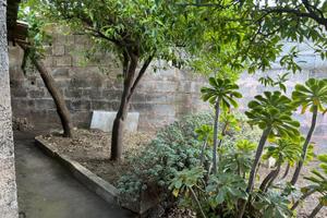 Casa indipendente su piu' livelli-giardino 49-396