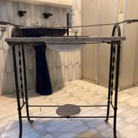 Tavolino da bagno