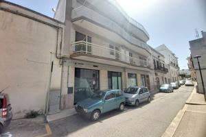 Negozio a Noci, via Giuseppe Garibaldi, 2 locali