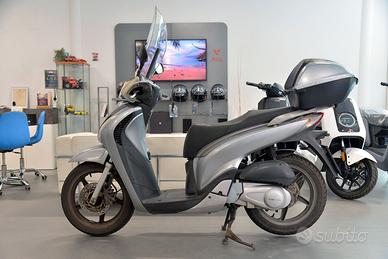 Honda SH 150i in super a Firenze