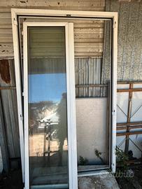 Finestra in alluminio con telajo