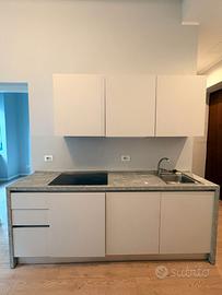 Cucina completa di elettrodomestici