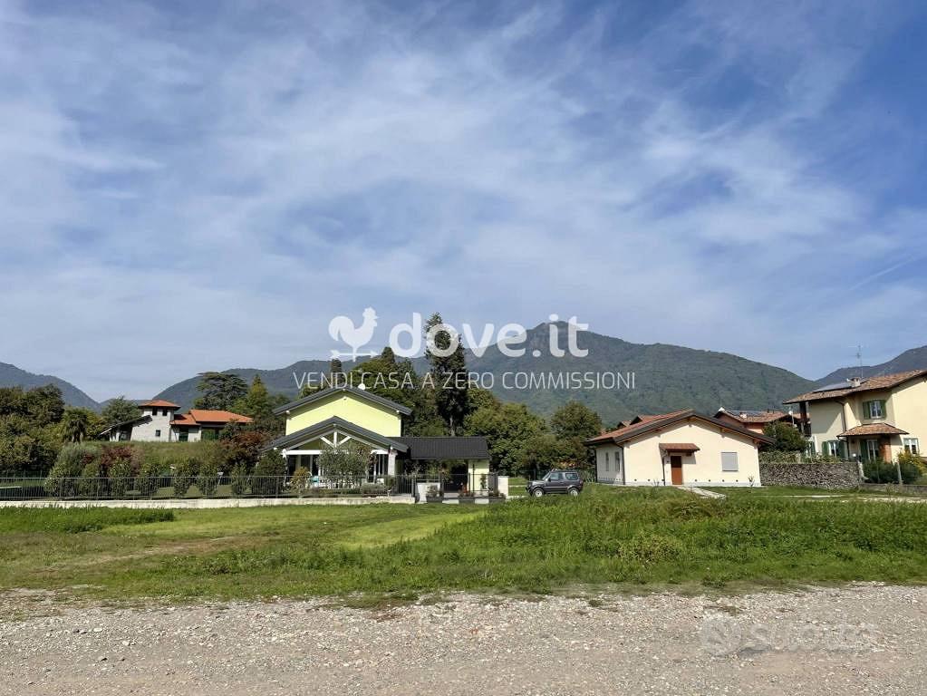 Terreno di 1335 m² a Azzio - Altro