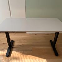 Scrivania Ikea Bekant motorizzata