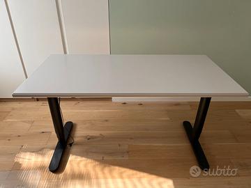 Scrivania Ikea Bekant motorizzata