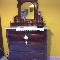 Comó Antico con specchiera dell'800'