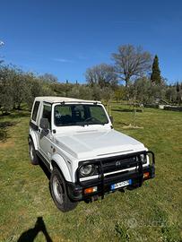 Suzuki Samurai