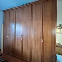 Armadio a sei ante in legno