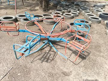 Giostra da giardino vintage.