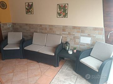 SET DIVANETTO, POLTRONE PIÙ TAVOLINO 