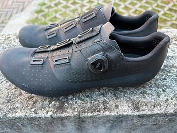 FIZIK TEMPO OVERCURVE R4 BLACK/BLACK TG 44