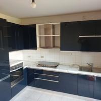 Cucina angolare compresa di elettrodomestici 