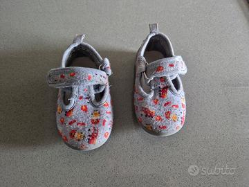 Scarpe nido o casa taglia 22