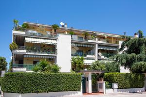MONOLOCALE A GROTTAMMARE