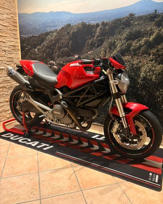 Ducati monster 696s