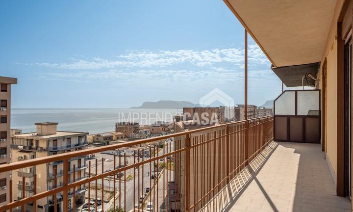 3 vani 93 mq vista mare 8° piano con Posto Auto