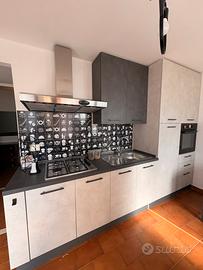 Cucina moderna completa seminuova