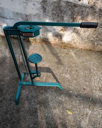 Tappatrice a leva manuale Mondial
